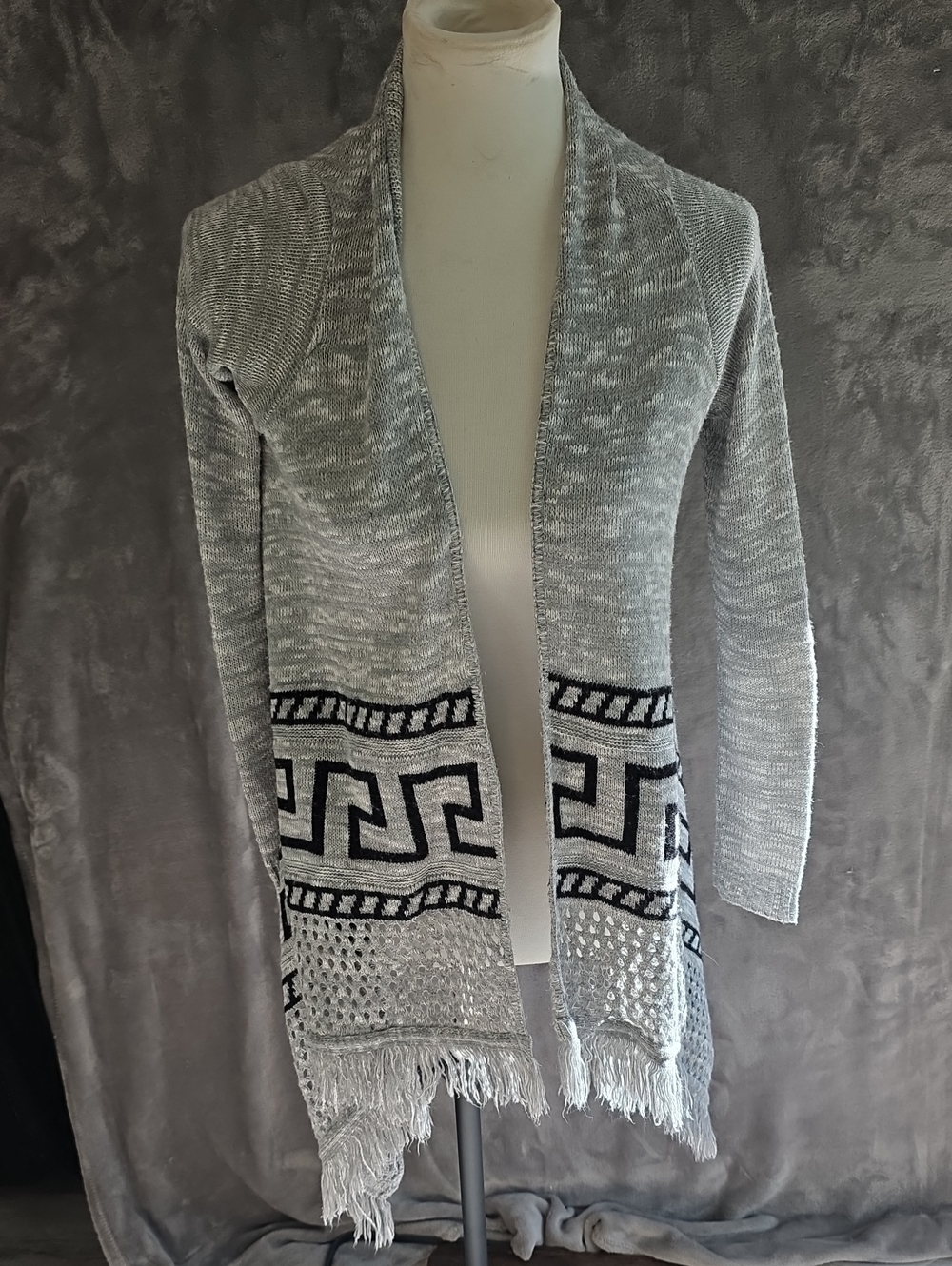 Rue21 Gray Open-Front Knit Cardigan with Black Geometric Trim